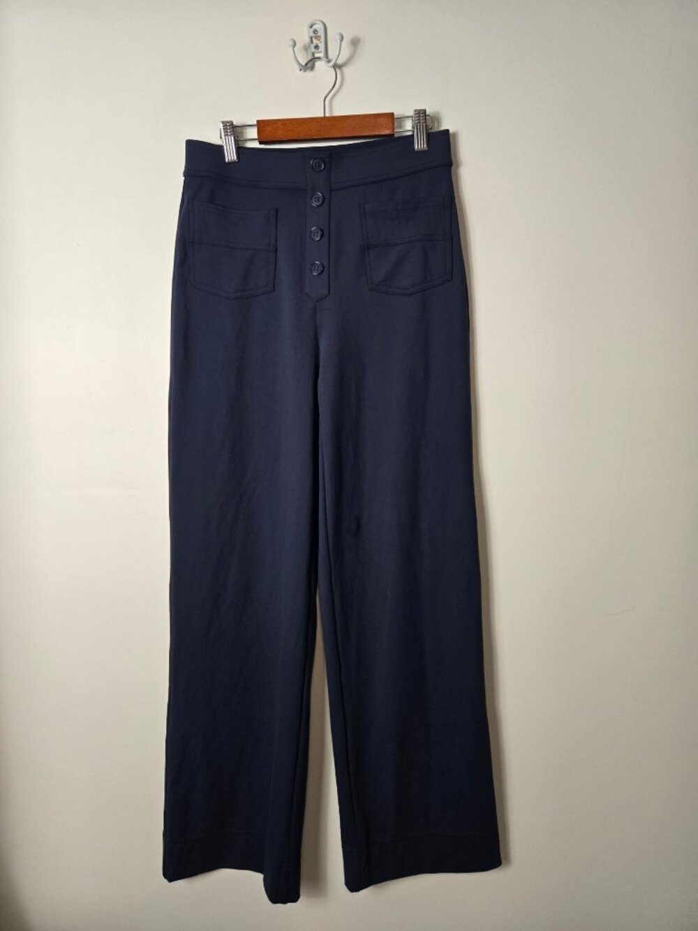 Halara DayStretch High Waisted Pockets Straight Leg Size S Regular